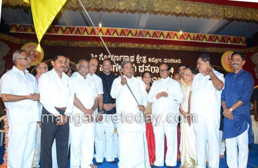 Siddaramaiah inagurates Mangalore Dasara at Sri Gokarnanatha Kshetra, Kudroli